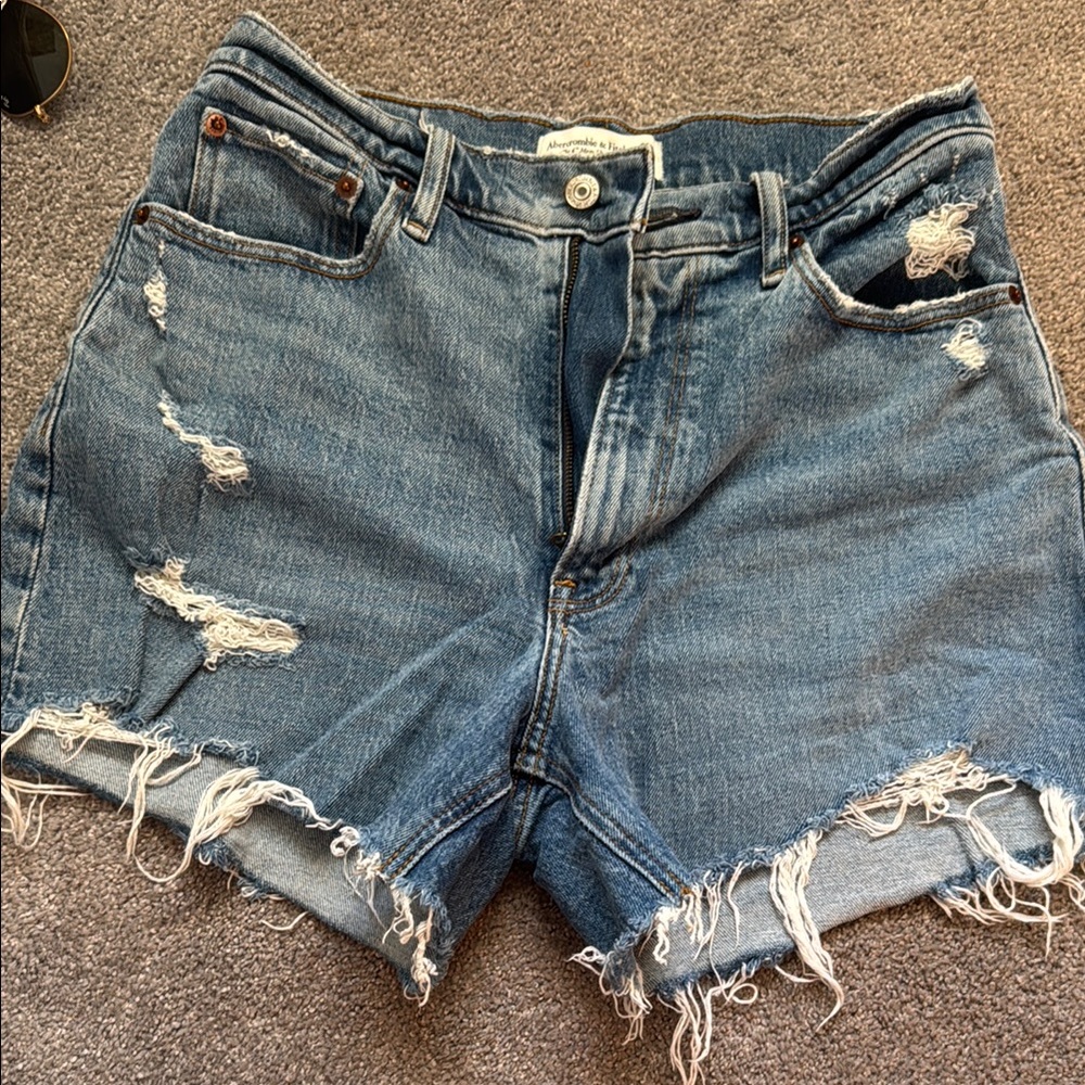 Abercrombie & Fitch Curve Love 4" Mom Shorts